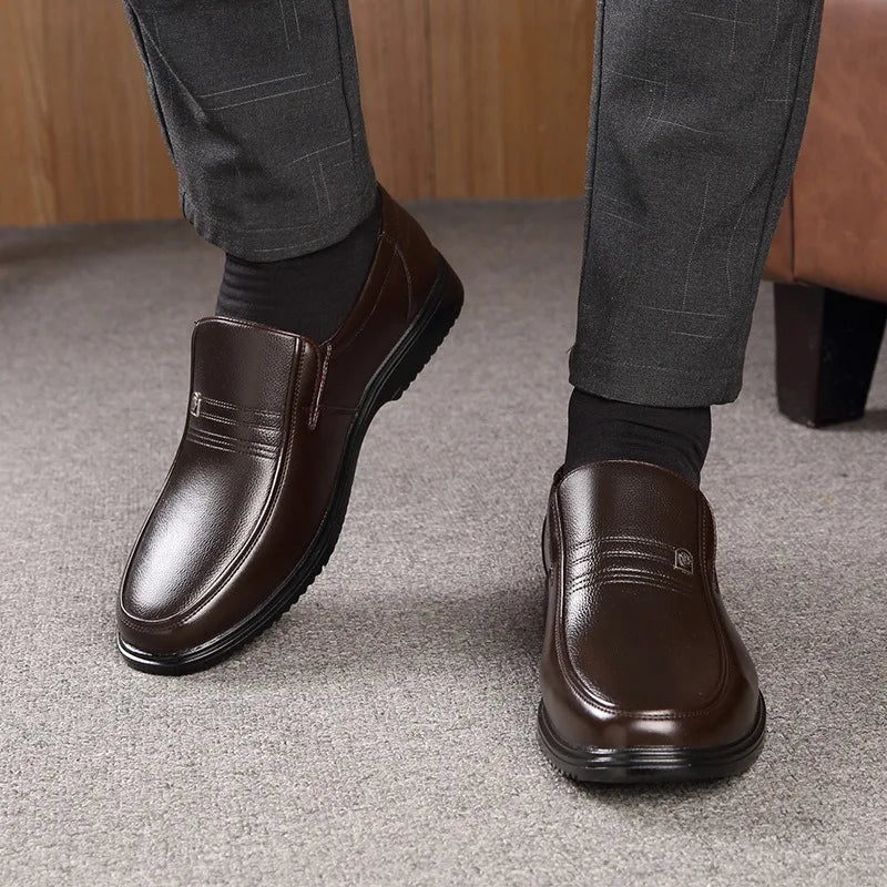 “Leather Men’s Formal Shoes 2025 – Luxury Loafers, Breathable Moccasins & Slip-On Driving Shoes (Sizes 38-46)”